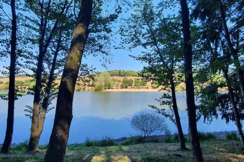 Joli Gite Rural Dans Un Havre De Paix Saint-Bonnet-le-Troncy Екстериор снимка